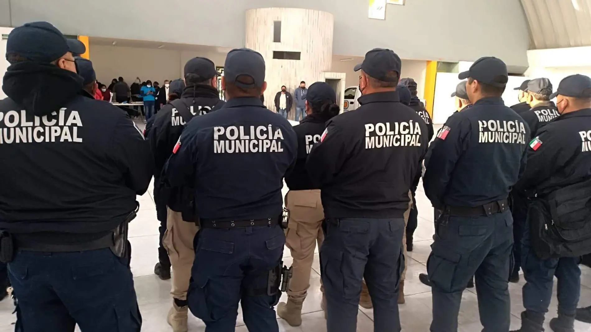 POLICIAS NO TIENEN CINCO